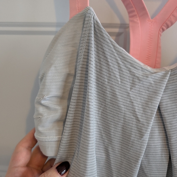 Lululemon/Gray Top sz 4 - Picture 5 of 5
